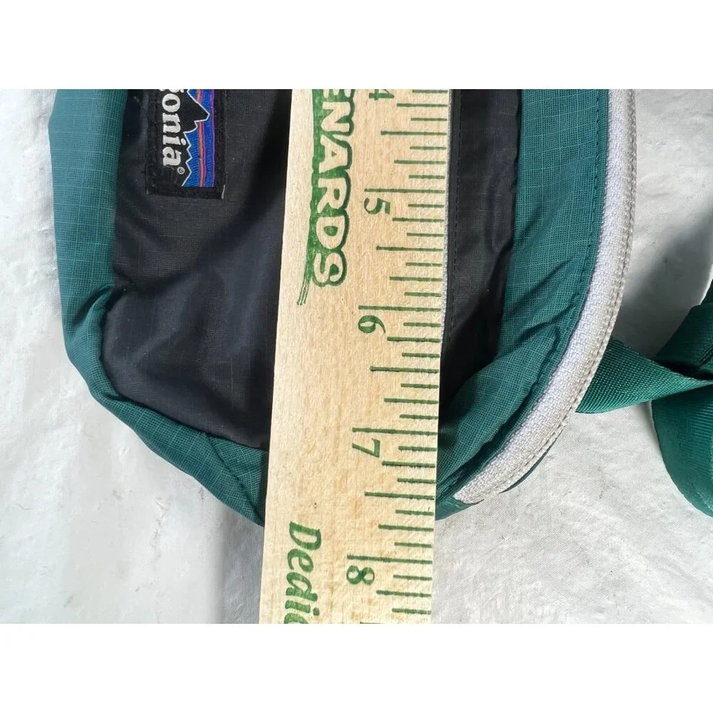 Patagonia Ultralight Green Hole Hip Pack Fanny Bag 1L Capacity Two Zip Pockets - Picture 6 of 6